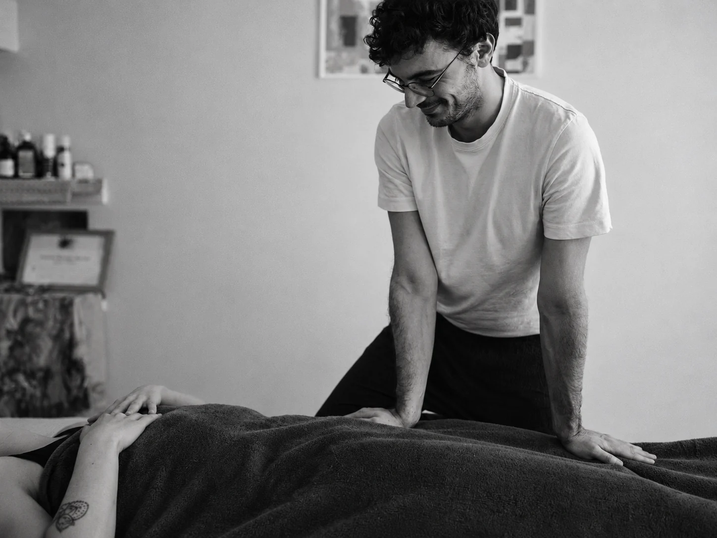 Francesco pendant une séance de massage